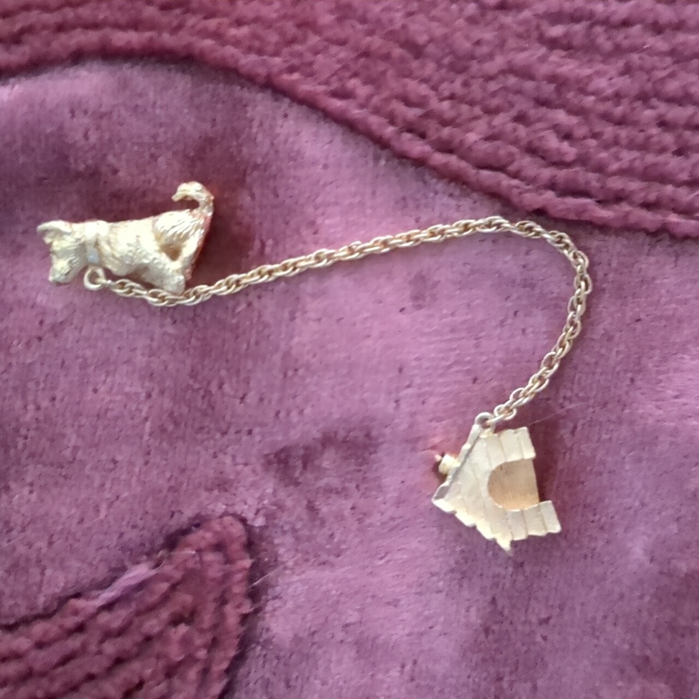 Crown Trifari Doghouse Stickpin